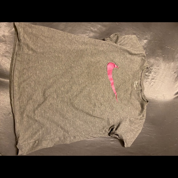 Nike pink swoosh t-shirt - Picture 1 of 3